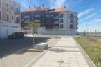 Land for sale at Zona plaza de toros, Segovia, 40006 with car, building, sky, cloud, daytime, window, road surface, urban design, architecture and plant around