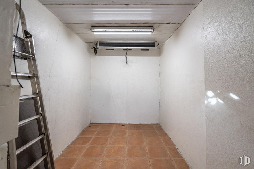 Retail for sale at Hortaleza - Canillas, Hortaleza, Madrid, 28043 with ladder, light fixture, lighting, wall, flooring, ceiling, floor, composite material, concrete and basement around