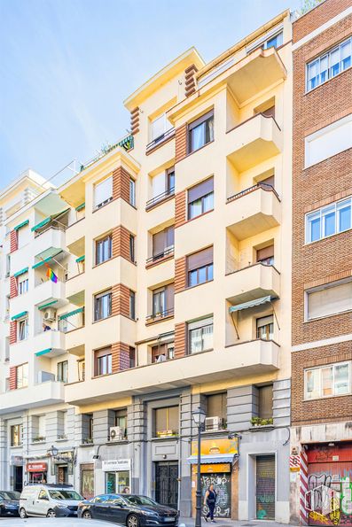 Local en venta en Calle Arriaza, 6, Moncloa - Aravaca, Madrid, 28008 con edificio, rueda, propiedad, neumático, cielo, ventana, vehículo, bloque de pisos, diseño urbano y coche alrededor