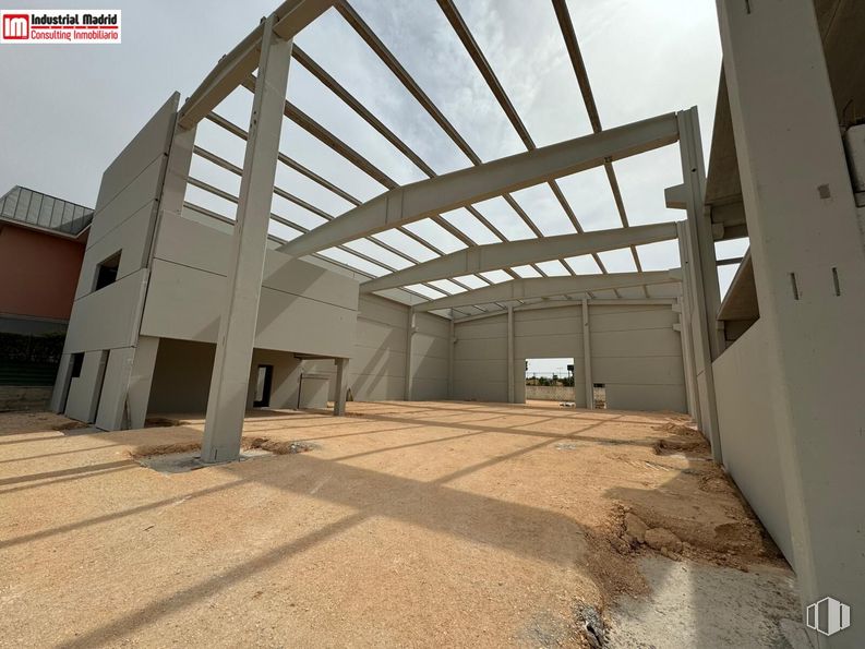 Industrial for sale at Polígono Industrial Finanzauto, Arganda del Rey, Madrid, 28500 with sky, shade, wood, facade, fixture, composite material, roof, landscape, arch and beam around