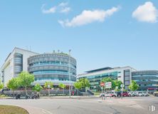 Office for sale at Zona Arroyo de la Vega, Alcobendas, Madrid, 28108 with building, sky, cloud, urban design, plant, residential area, commercial building, metropolitan area, facade and landmark around