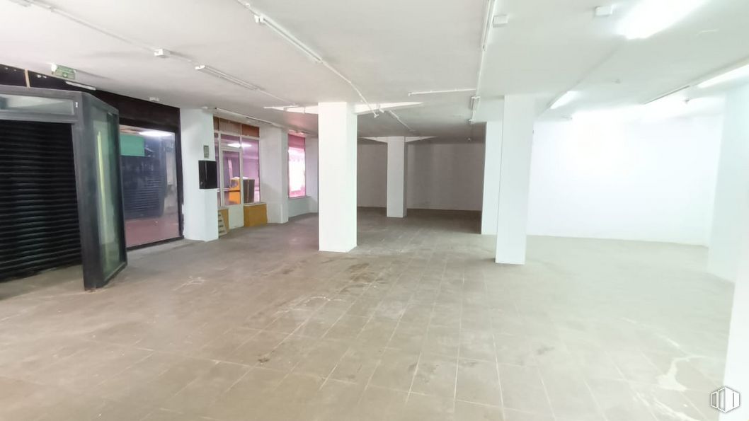 Retail for sale & for rent at Calle Lope de Vega, 47, Getafe, Madrid, 28904 with floor, flooring, building, fixture, hall, ceiling, event, plaster, room and concrete around