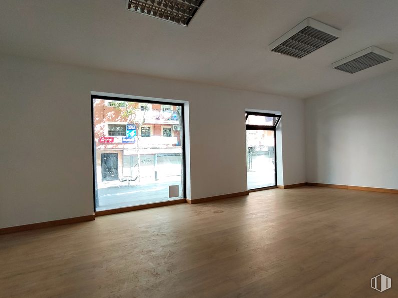 Oficina en alquiler en Calle Mayor, Alcorcón, Madrid, 28921 con puerta, ventana, accesorio, diseño de interiores, madera, sombra, pasillo, edificio, suelo y madera alrededor