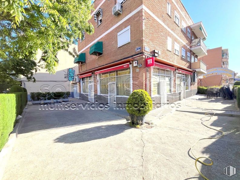 Local en venta en Casco Histórico de Barajas, Barajas, Madrid, 28042 con planta, edificio, ventana, cielo, superficie de la carretera, asfalto, arquitectura, diseño urbano, casa y acera alrededor