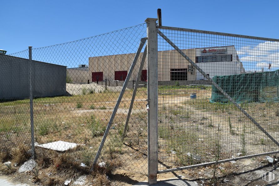 Suelo en alquiler en Calle Químicas, 36, Alcorcón, Madrid, 28923 con edificio, cielo, planta, malla, lote de tierra, cercas de alambre, valla, material compuesto, paisaje y gas alrededor