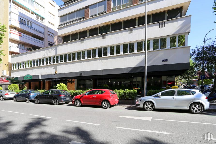 Oficina en alquiler en Calle Doctor Fleming, 51, Chamartín, Madrid, 28036 con coche, rueda, neumático, vehículo, vehículo terrestre, edificio, ventana, infraestructura, diseño automotriz y planta alrededor