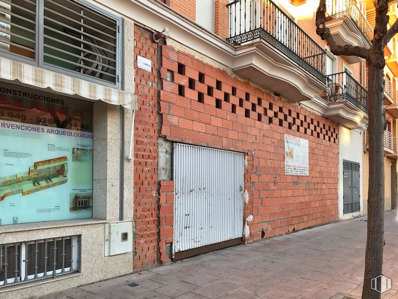 Local en alquiler y venta en Calle Tejar, 24, Torrijos, Toledo, 45500 con puerta, ventana, propiedad, edificio, superficie de carretera, albañilería, madera, ladrillo, arquitectura y barrio alrededor