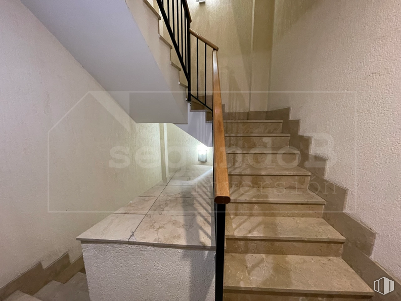 Retail for sale at Calle Escuelas Católicas, 1, Las Rozas de Madrid, Madrid, 28230 with building, stairs, wood, interior design, fixture, flooring, house, floor, composite material and hardwood around