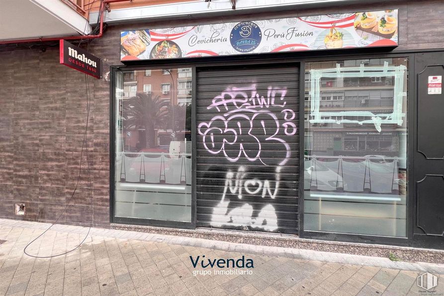 Retail for sale at Zona Suroeste, Móstoles, Madrid, 28934 with door, composite material, glass, metal, iron, logo, sidewalk, concrete, advertising and restaurant around