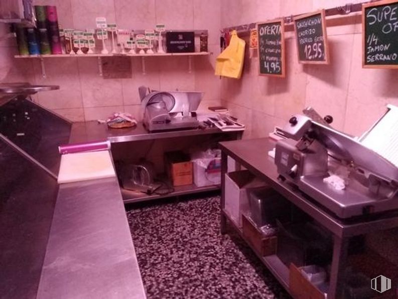 Retail for sale at Avenida Portugal, 8, Leganés, Madrid, 28916 with furniture, countertop, building, cabinetry, kitchen, kitchen stove, purple, kitchen appliance, table and interior design around