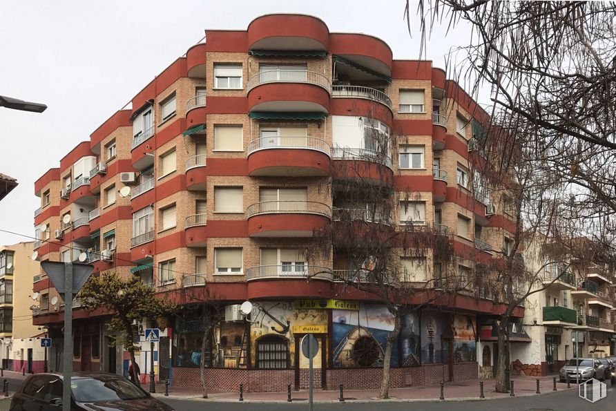 Local en alquiler y venta en Calle Cervantes, 9, Torrejón de Ardoz, Madrid, 28850 con edificio, coche, propiedad, ventana, cielo, bloque de torre, condominio, diseño urbano, árbol y vehículo alrededor