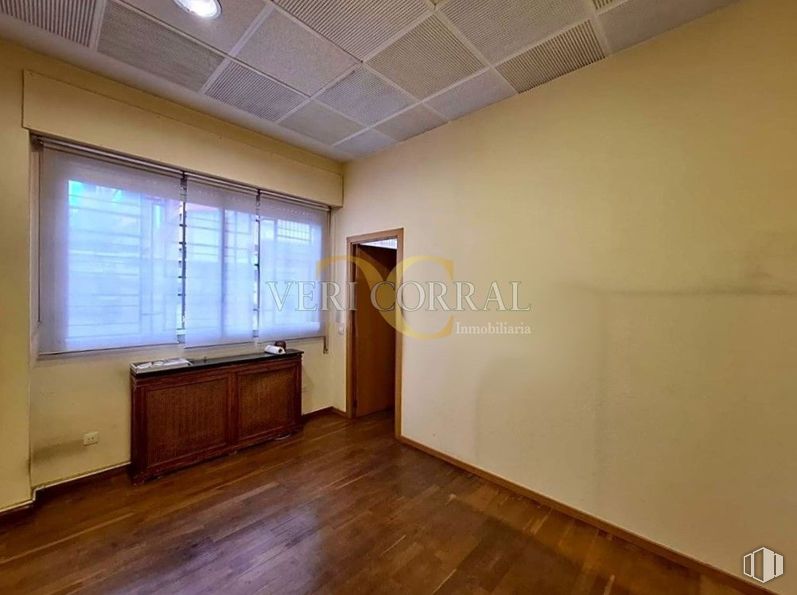 Oficina en venta en Avenida Alberto Alcocer, Chamartín, Madrid, 28036 con ebanistería, ventana, persiana de la ventana, puerta, madera, interiorismo, hall, suelos, suelo y madera dura alrededor