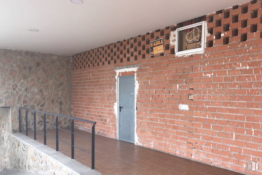 Retail for sale & for rent at Avenida Madridejos, 47, Villacañas, Toledo, 45860 with picture frame, property, building, wood, interior design, brick, door, brickwork, floor and flooring around