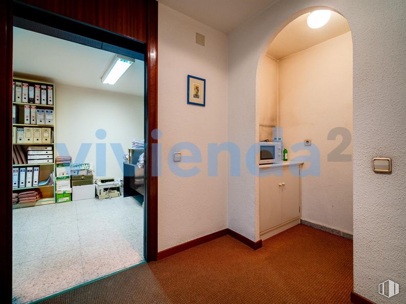 Office for sale at Calle Doctor Esquerdo, Retiro, Madrid, 28007 with door, fixture, interior design, building, floor, shelf, flooring, real estate, window and ceiling around