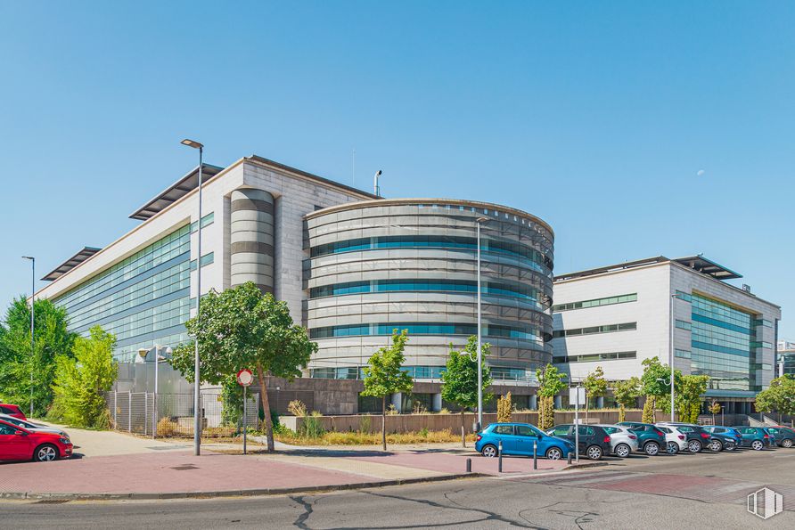 Oficina en alquiler en Edificio A, Calle Anabel Segura, 11, Alcobendas, Madrid, 28109 con coche, edificio, cielo, rueda, árbol, diseño urbano, bloque de torres, luz de la calle, condominio y vehículo alrededor