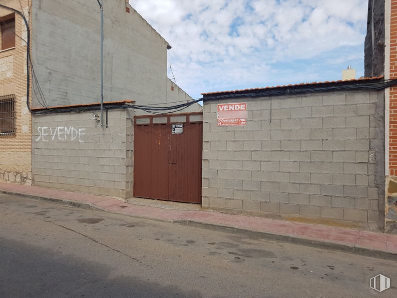 Land for sale at Zona centro, Corral de Almaguer, Toledo, 45880 with building, wall, road surface, brickwork, brick, composite material, street, concrete, slope and sidewalk around