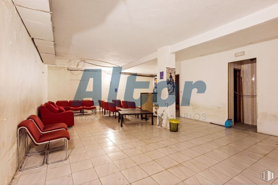 Local en venta en Calle Alcalá, San Blas - Canillejas, Madrid, 28027 con sofá, mesa, puerta, mueble, hall, madera, sala de estar, suelos, suelo y confort alrededor