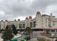 Retail for sale at Plaza Alegría, Arganda del Rey, Madrid, 28500 with building, cloud, sky, daytime, window, car, plant, vehicle, urban design and condominium around