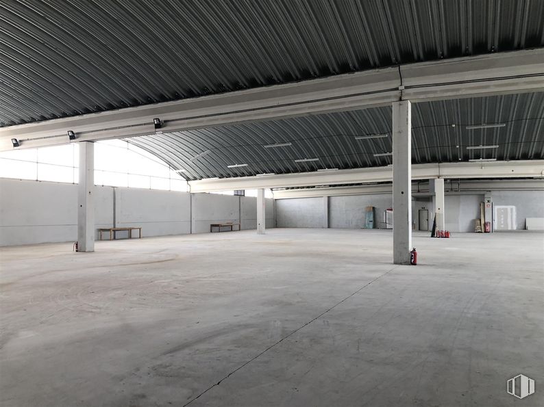 Industrial for sale at San Crispín - La Estación Consorcio, Colmenar Viejo, Madrid, 28770 with floor, flooring, composite material, ceiling, shade, hall, concrete, daylighting, parking and steel around