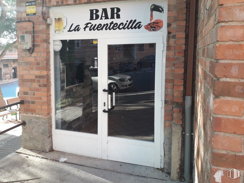 Retail for sale at Zona Puente de Hierro, Segovia, 40006 with door, building, fixture, window, brickwork, brick, facade, wood, font and home door around