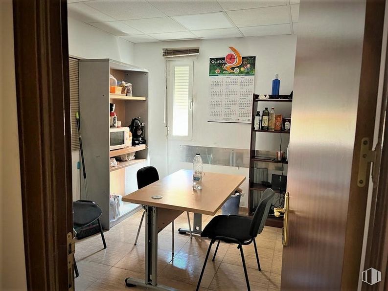 Industrial for sale at Poligono Alcamar, Camarma de Esteruelas, Madrid, 28816 with chair, table, furniture, building, fixture, house, shelf, window, wood and desk around