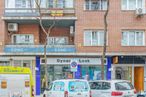 Retail for sale at Paseo General Martínez Campos, 24, Chamberí, Madrid, 28010 with window, car, van, building, automotive parking light, vehicle, motor vehicle, vehicle registration plate, tire and neighbourhood around