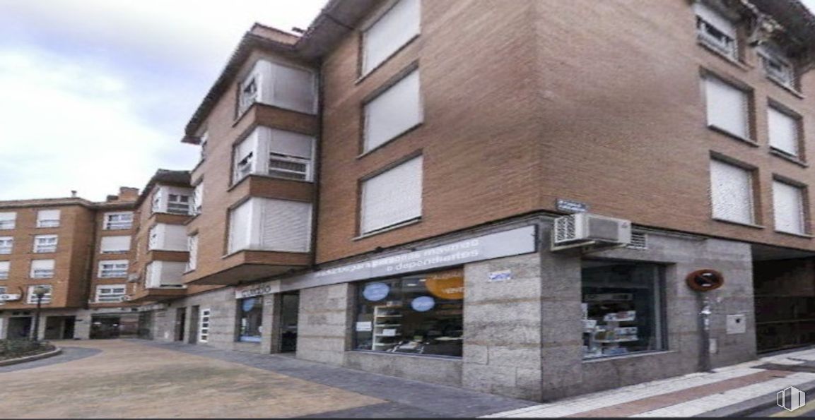 Local en venta en Calle Polvoranca, Getafe, Madrid, 28901 con ventana, edificio, diseño urbano, condominio, accesorio, madera, ladrillo, material compuesto, fachada y casa alrededor