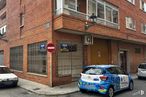 Retail for sale at Calle Segovia, 4, Ávila, 05005 with car, wheel, window, land vehicle, vehicle, motor vehicle, tire, automotive lighting, automotive exterior and automotive parking light around