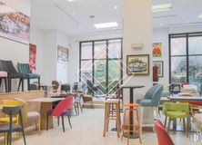 Retail for rent at Calle Reina Mercedes, Tetuán, Madrid, 28020 with chair, stool, picture frame, table, furniture, plant, interior design, houseplant, window and building around