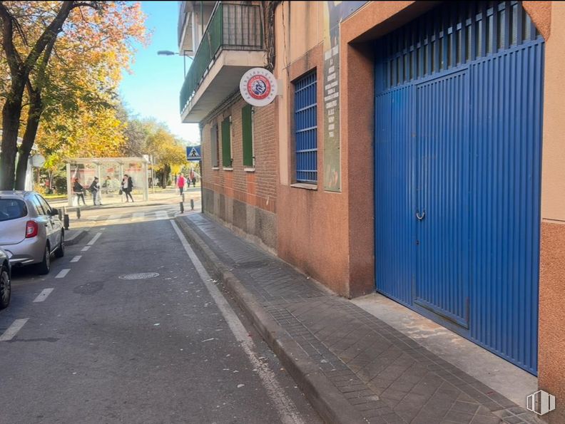 Retail for sale & for rent at Calle Concepción, 20, Leganés, Madrid, 28917 with car, window, street, asphalt, sidewalk, family car, subcompact car, automotive tail & brake light, city car and mid-size car around