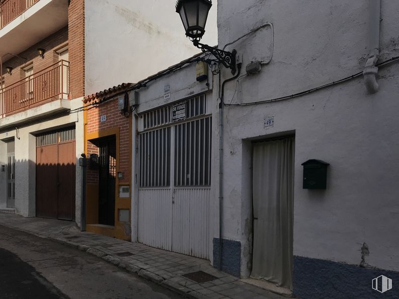 Local en venta en Calle Don Ángel, 47, Navalcarnero, Madrid, 28600 con ventana, puerta, propiedad, alumbrado, edificio, barrio, madera, callejón, superficie de la carretera y carretera alrededor