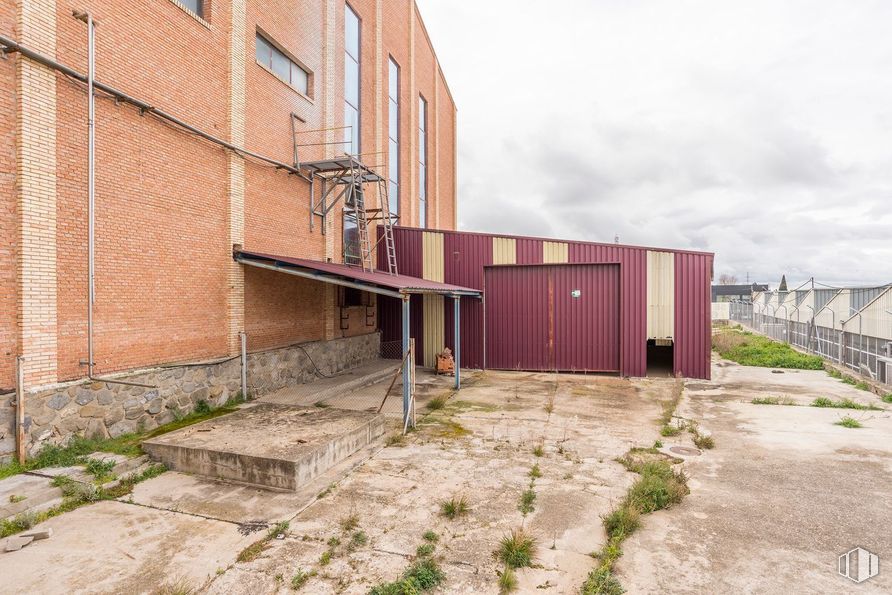 Industrial for sale at Carretera Madrid - Toledo, Olías del Rey, Toledo, 45280 with building, window, wall, composite material, brickwork, concrete, metal, building material, engineering and brick around