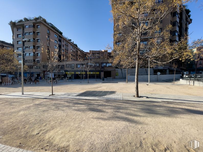 Local en venta en Avenida Ciudad de Barcelona, 178, Retiro, Madrid, 28007 con edificio, cielo, planta, ventana, superficie de carretera, diseño urbano, casa, condominio, espacio público y barrio alrededor