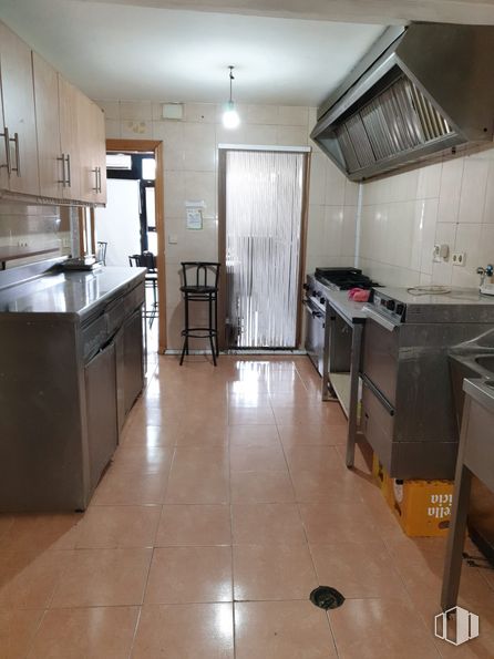 Local en venta en Zona Coronel de Palma, Móstoles, Madrid, 28934 con ebanistería, lámpara, silla, encimera, aparato de cocina, cocina, edificio, cocina, electrodoméstico y madera alrededor