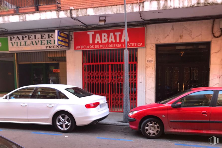 Retail for sale & for rent at Calle Angel Alcázar, 7, Talavera de la Reina, Toledo, 45600 with wheel, car, tire, automotive parking light, land vehicle, vehicle, automotive tail & brake light, motor vehicle, window and automotive lighting around