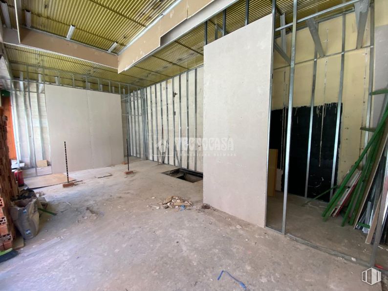 Retail for rent at Zona Aluche, La Latina, Madrid, 28047 with wood, floor, flooring, hall, beam, gas, ceiling, concrete, building and composite material around