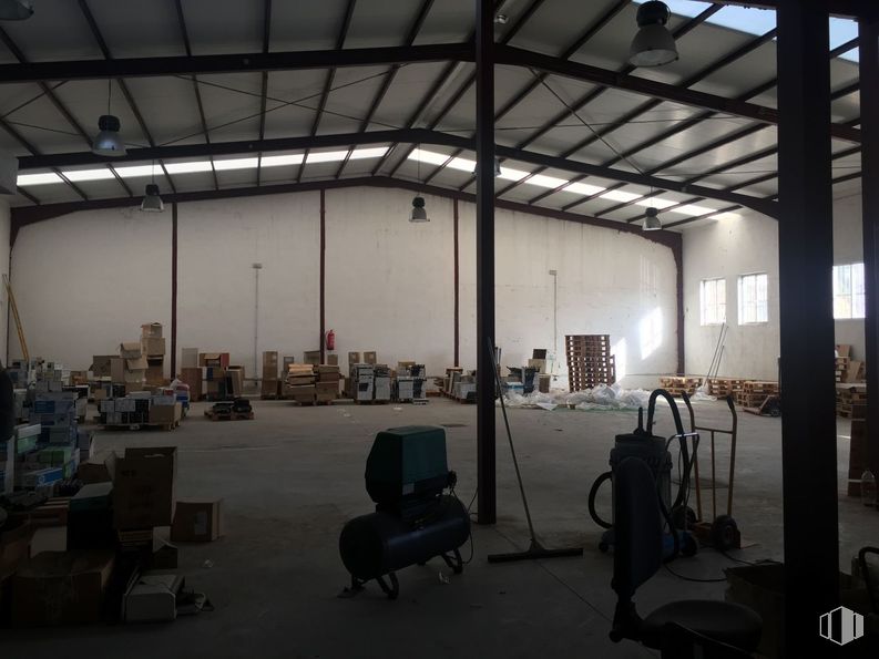 Industrial for sale at Carretera Madrid-Toledo, Olías del Rey, Toledo, 45280 with ceiling, floor, lighting, flooring, metal, beam, light fixture, hall, warehouse and building material around