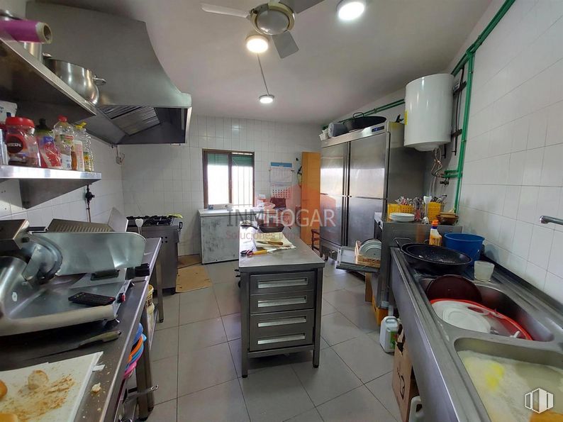 Retail for sale at Autovía A-6, Adanero, Ávila, 05296 with lighting, property, cabinetry, sink, countertop, interior design, kitchen, kitchen appliance, kitchen stove and tap around