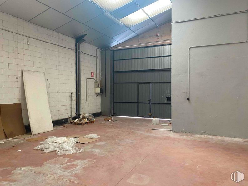 Industrial for sale at Zona Ajalvir, Ajalvir, Madrid, 28864 with wood, flooring, floor, hall, composite material, fixture, building material, ceiling, concrete and hardwood around