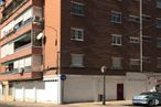 Retail for rent at Avenida Villaviciosa, 9, Alcorcón, Madrid, 28922 with car, window, building, tire, vehicle, wheel, architecture, urban design, tower block and condominium around