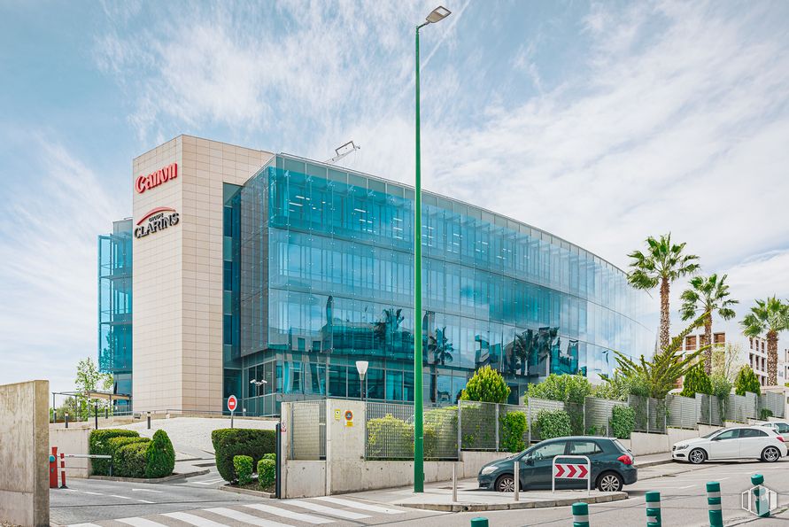 Oficina en alquiler en Edificio Villar, Avenida Europa, 6, Alcobendas, Madrid, 28108 con coche, edificio, luz de la calle, nube, cielo, planta, árbol, vehículo, arquitectura y diseño urbano alrededor