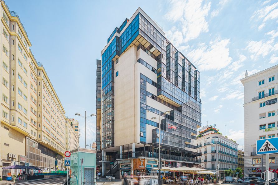 Oficina en alquiler en Calle Jacometrezo, 15, Centro, Madrid, 28013 con edificio, cielo, nube, luz de la calle, ventana, diseño urbano, rascacielos, bloque de torre, condominio y zona residencial alrededor