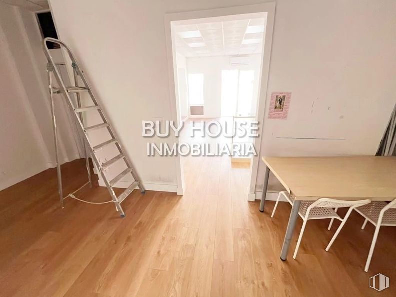 Local en alquiler en Centro, Illescas, Toledo, 45200 con escalera, mesa, suelos, suelo, madera, suelos de madera, suelo laminado, puerta, madera dura y tinte para madera alrededor