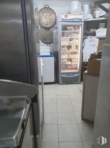 Local en venta en Zona Universidad, Móstoles, Madrid, 28933 con refrigerador, ropa, parte superior, aparato de cocina, electrodoméstico, electrodoméstico, gas, máquina, suelos y lavadero alrededor