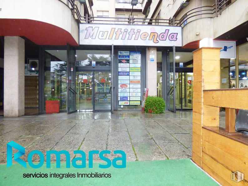 Local en venta en Calle Eduardo Marquina, 31, Ávila, 05001 con edificio comercial, vidrio y venta al por menor alrededor