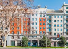 Oficina en alquiler en Paseo Recoletos, 16, Salamanca, Madrid, 28001 con edificio, planta, día, propiedad, ventana, cielo, árbol, diseño urbano, bloque de torre y condominio alrededor