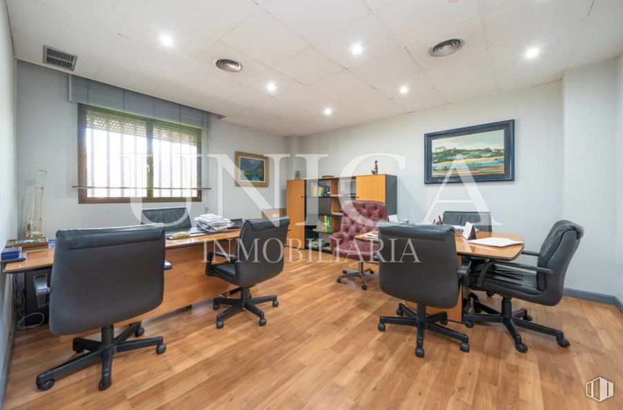 Oficina en venta en Nueva España, Chamartín, Madrid, 28016 con silla, ventana, marco, mueble, mesa, propiedad, interiorismo, madera, sala de estar y suelos alrededor