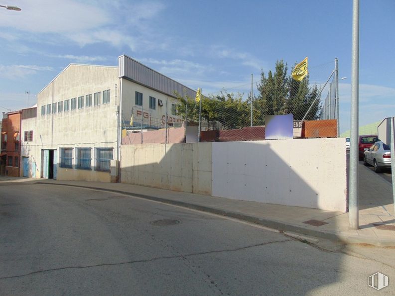 Land for sale at Calle San Antón, Guadalajara, 19193 with car, cloud, sky, building, window, asphalt, road surface, house, tree and street light around