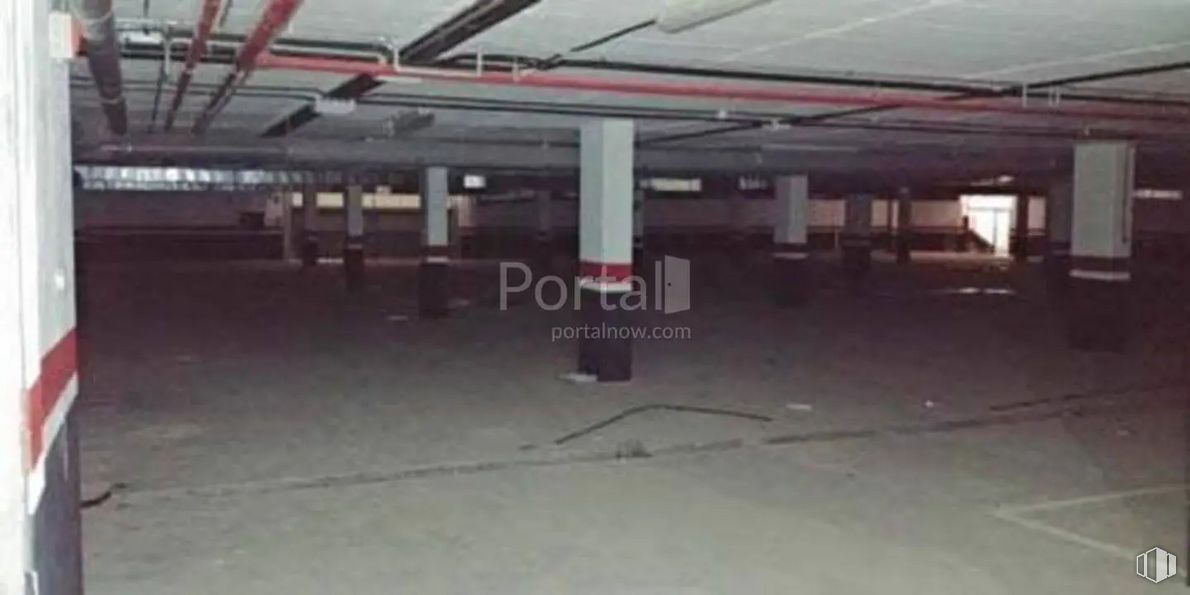 Industrial for sale at Avenida Ermita de San Juan, 54, Navalcarnero, Madrid, 28600 with asphalt, shade, building, gas, parking, tints and shades, metal, ceiling, road and flooring around