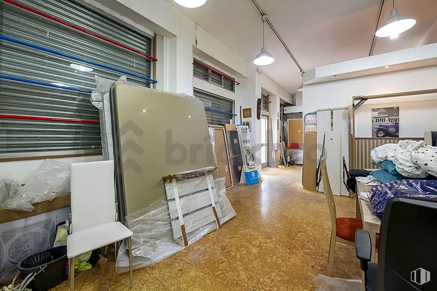 Retail for sale at Calle Gerardo de Diego, 1, Puente de Vallecas, Madrid, 28038 with light fixture, lighting, chair, property, interior design, wood, floor, flooring, real estate and ceiling around